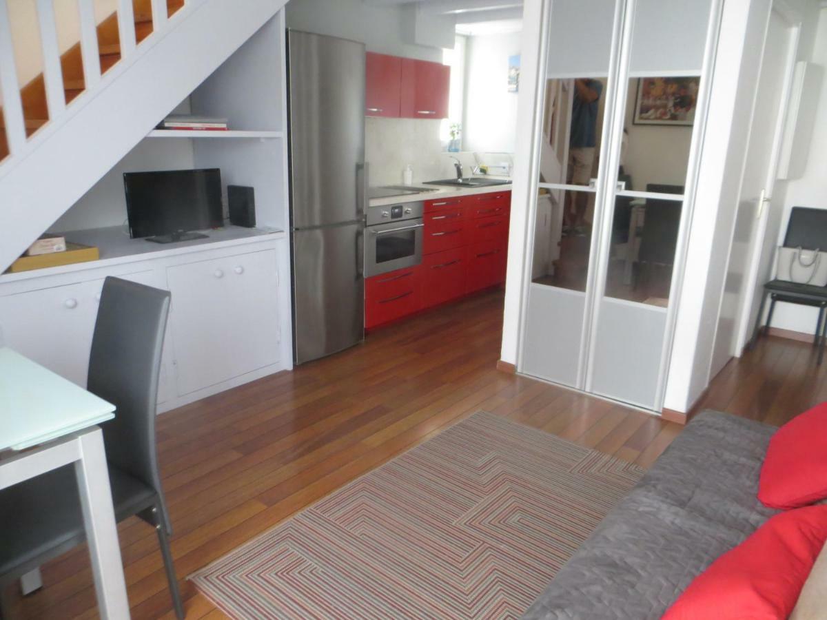 Residence Biak Bat Сибур Екстериор снимка