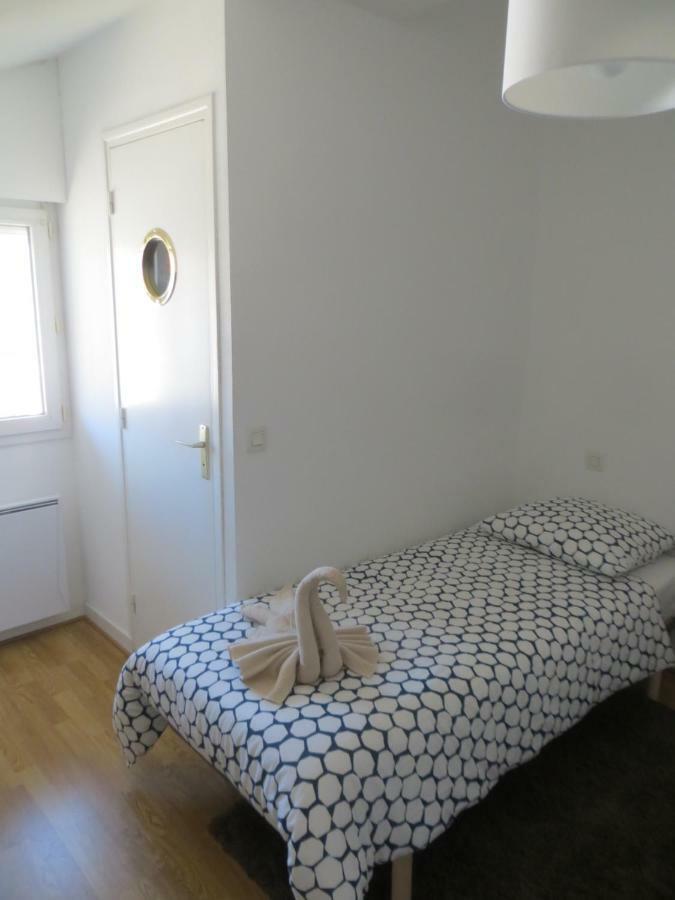 Residence Biak Bat Сибур Екстериор снимка